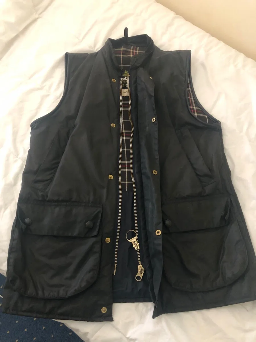 Barbour Westmorland Vintage waxed Gilet 3 Crest - Image 1