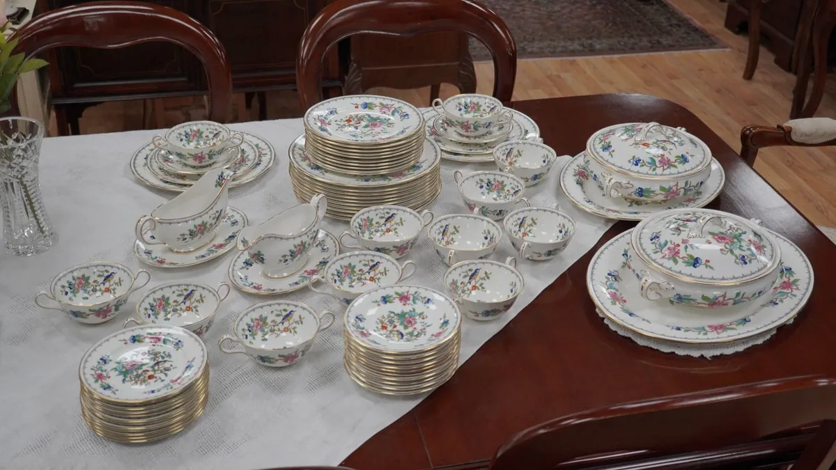 Aynsley 68-Piece Fine Bone China Dinner Dinner Set - Image 1