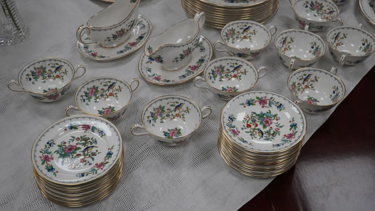 Aynsley 68-Piece Fine Bone China Dinner Dinner Set - Image 2