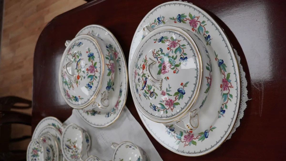 Aynsley 68-Piece Fine Bone China Dinner Dinner Set - Image 3