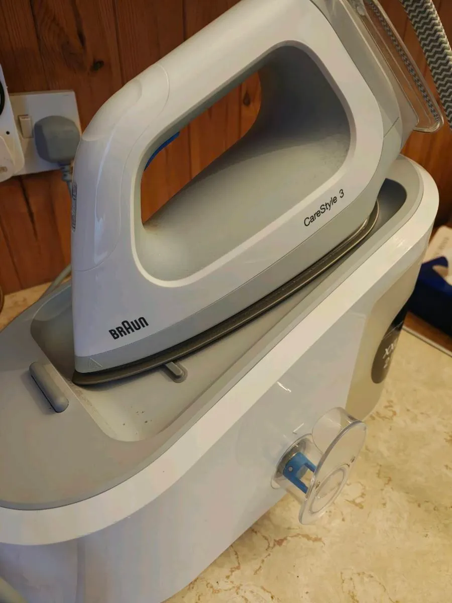Braun CareStyle 3 Steam Generator Iron - Image 2