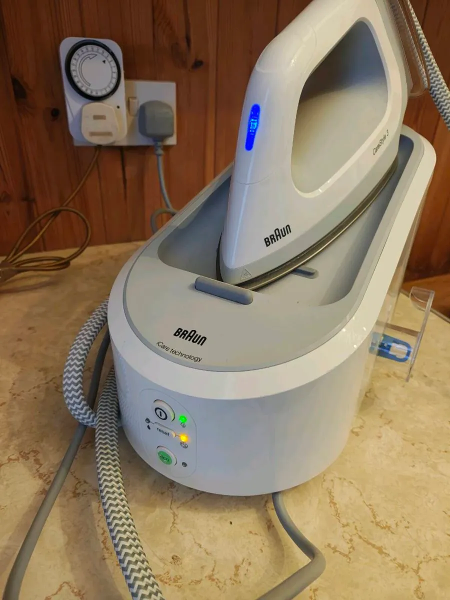 Braun CareStyle 3 Steam Generator Iron - Image 3