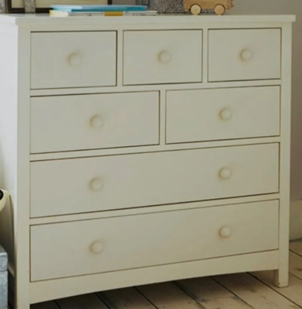Chest of drawers