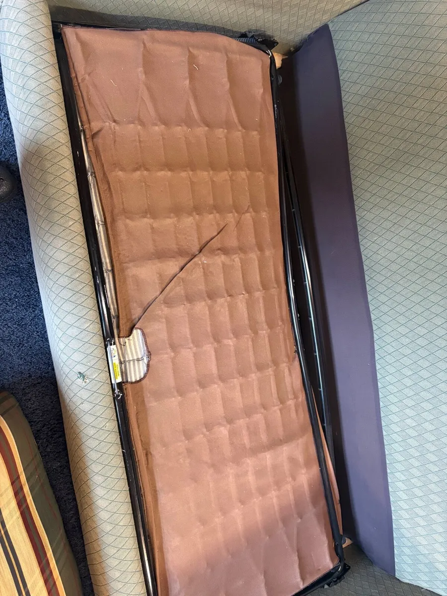 Pull out couch bed - Image 3