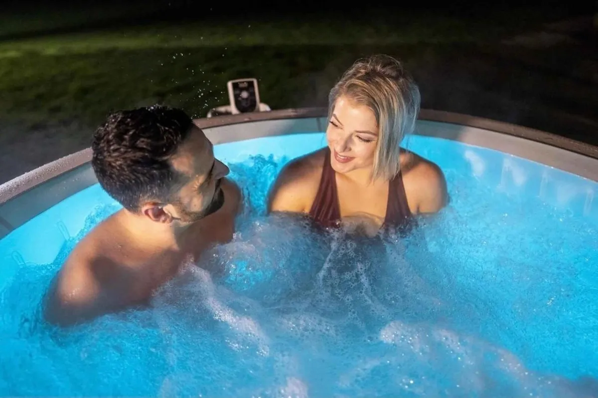 Hot Tub Lay-Z-Spa 4/6 Capacity - Image 3