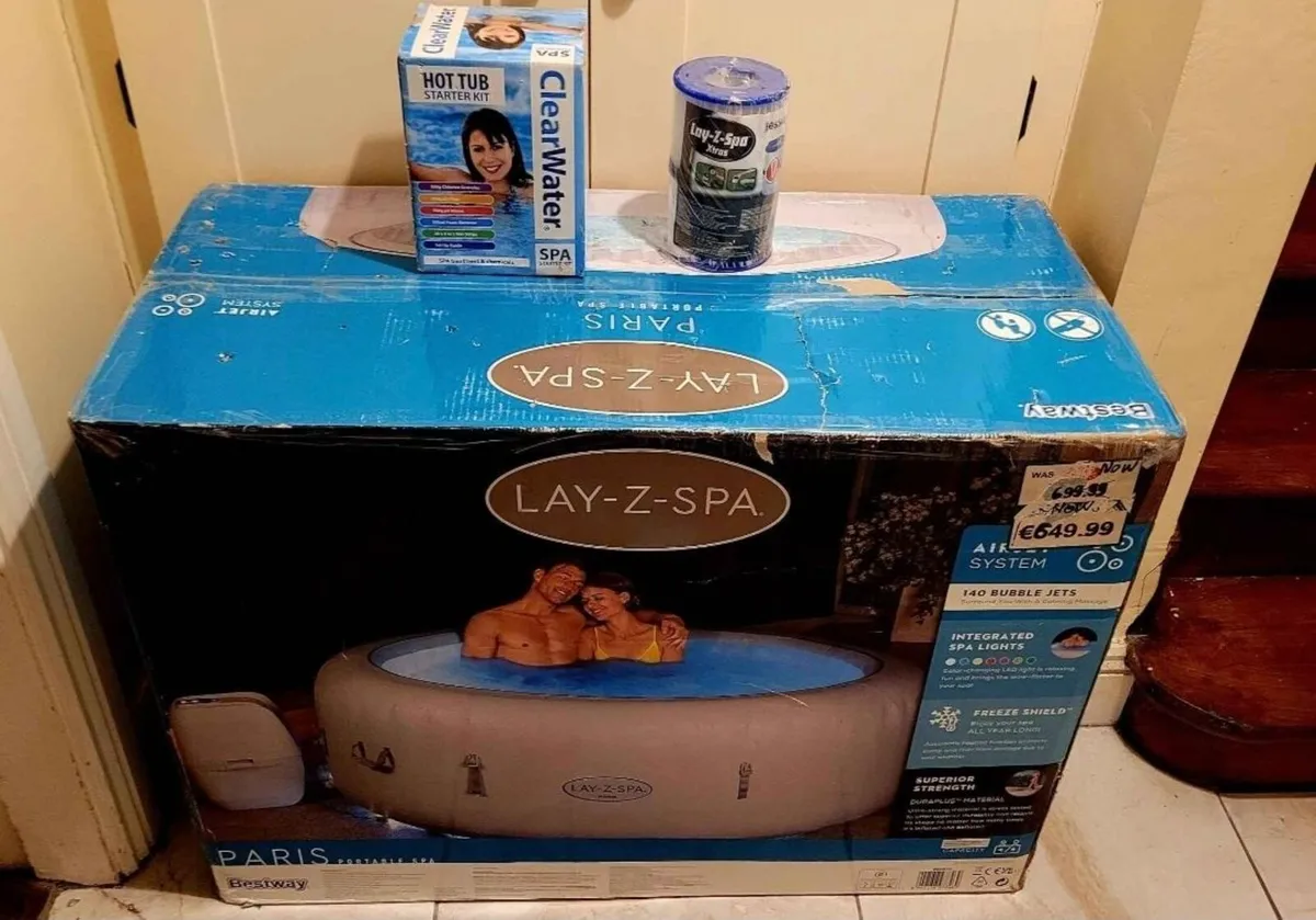 Hot Tub Lay-Z-Spa 4/6 Capacity - Image 1
