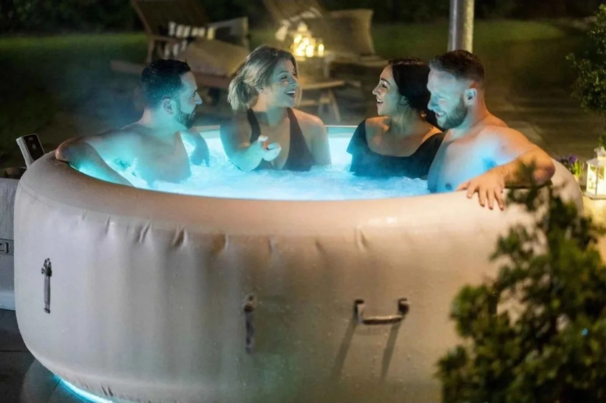 Hot Tub Lay-Z-Spa 4/6 Capacity - Image 4
