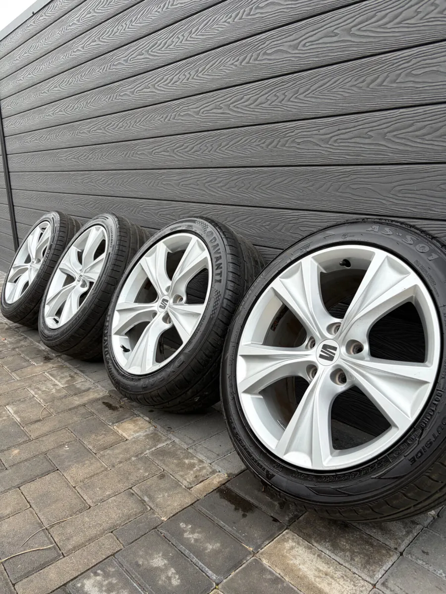 17” GENUINE SEAT LEON ALLOY WHEELS & TYRES - Image 1