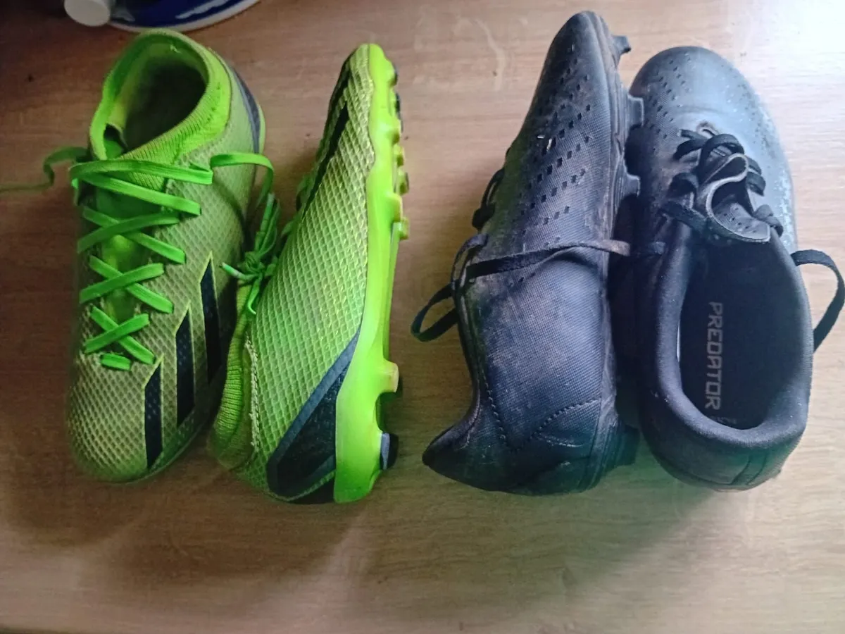 Kids football boots neutral size 3 and size 4