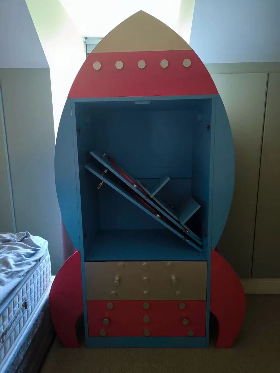 Kids wardrobe - Image 1