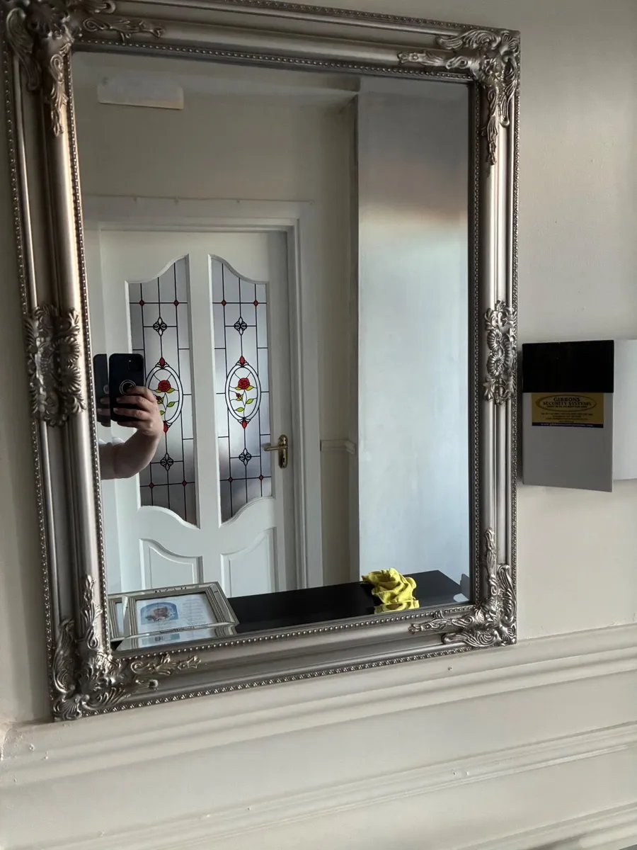 Console table and mirror - Image 3