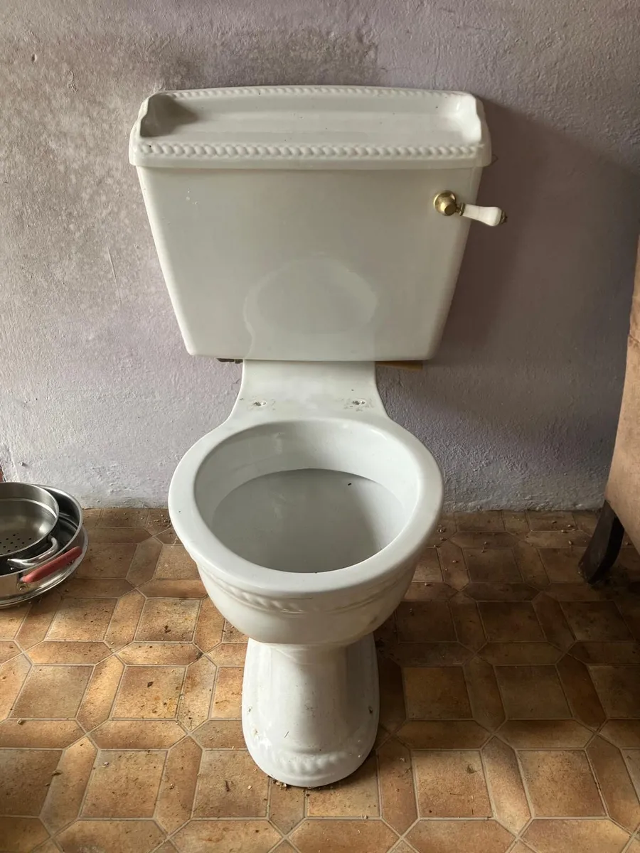 Bathroom Suite - Image 1