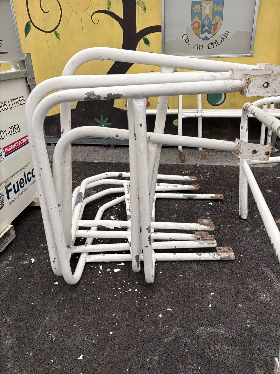 Metal railing - Image 1