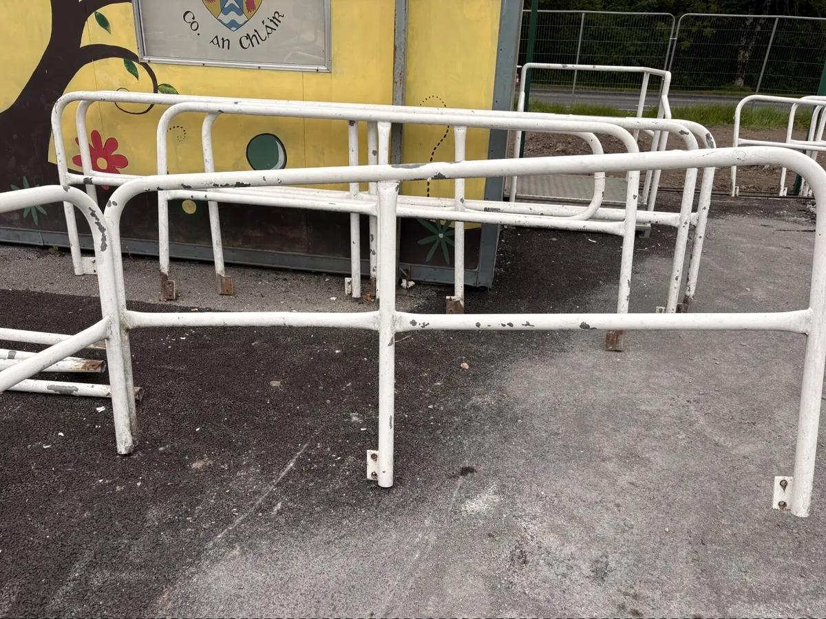 Metal railing - Image 2