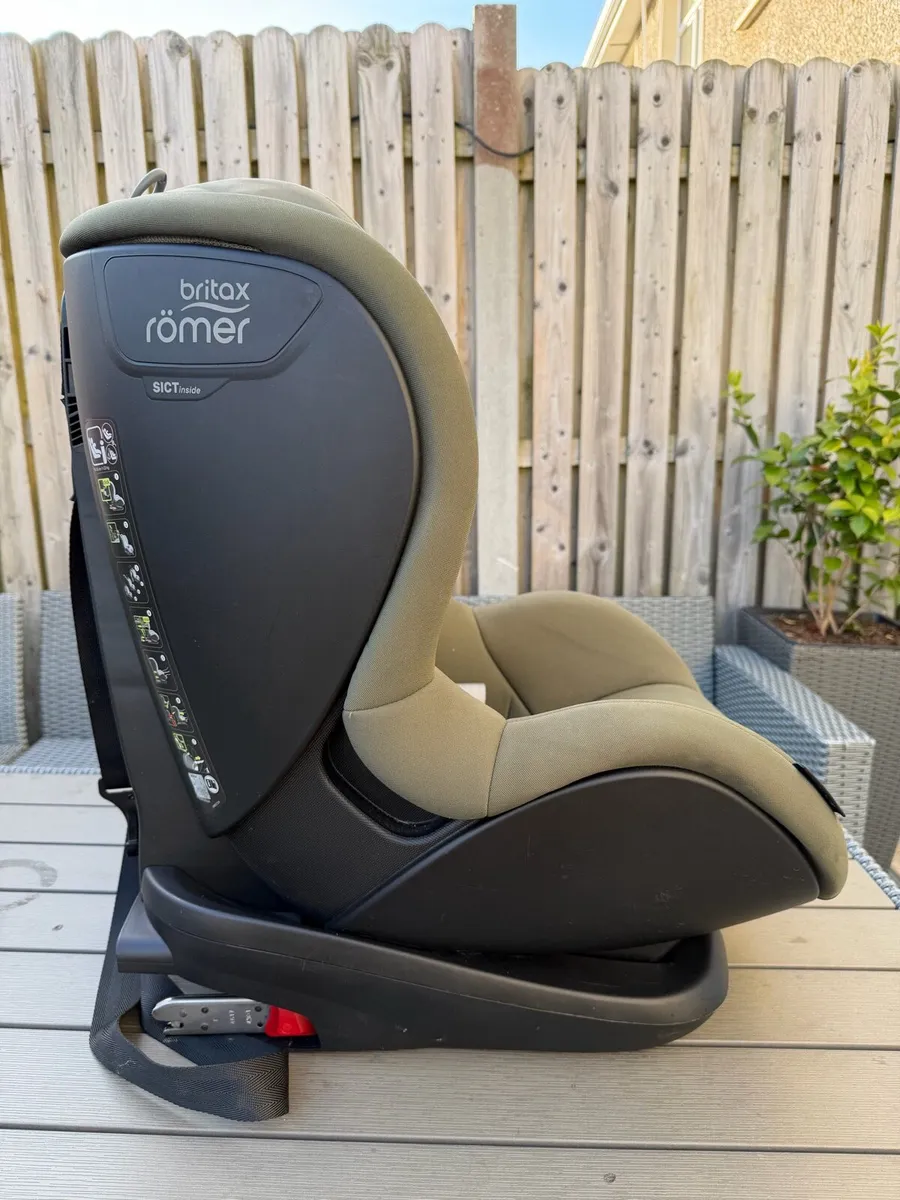 Britax Romer ISOFIX car seat - Image 1