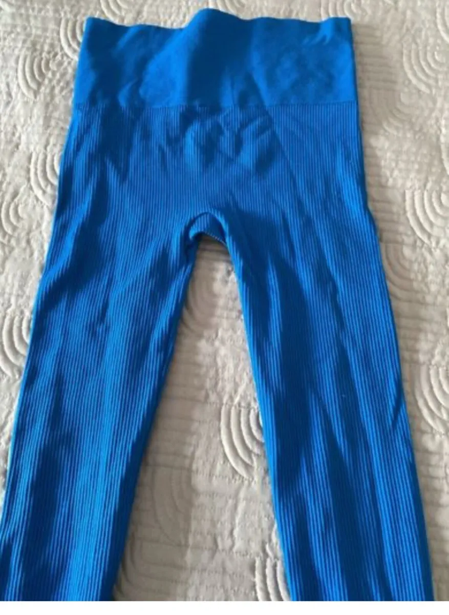 Stradivarius Leggings Size M - Image 2