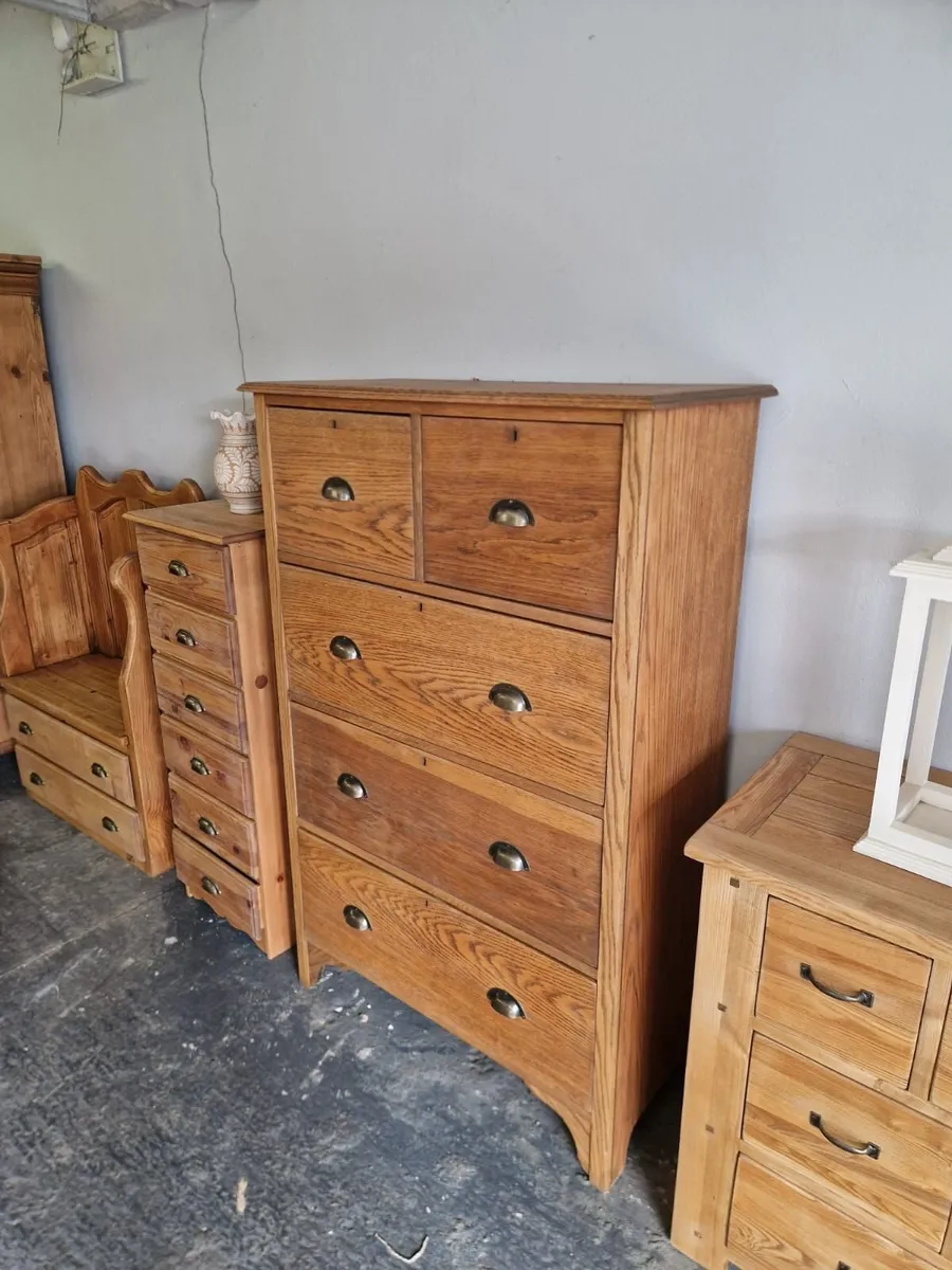 Large 1930s  oak chest of drawers - Image 3