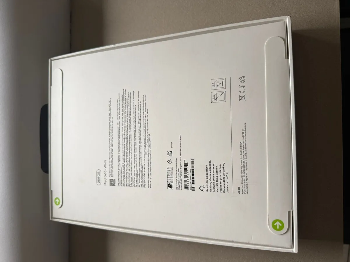 APPLE 11" iPad (2025) - 256 GB, Silver - Image 2