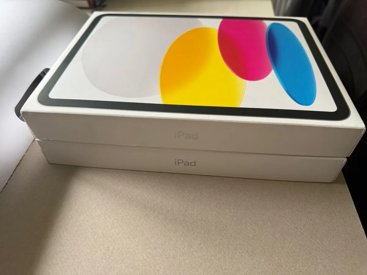 APPLE 11" iPad (2025) - 256 GB, Silver - Image 3
