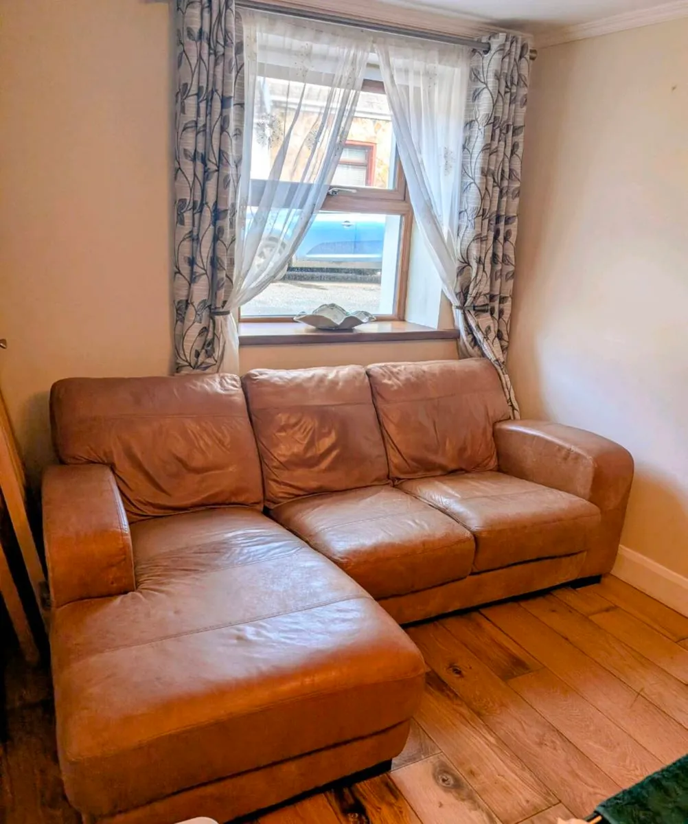 Leather couch - Image 1