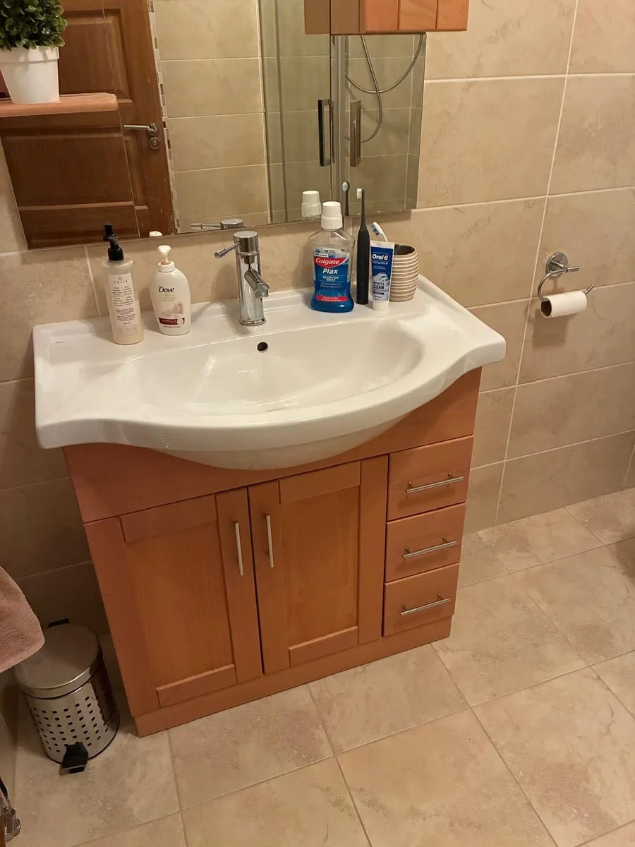 Bathroom vanity unit - Image 1
