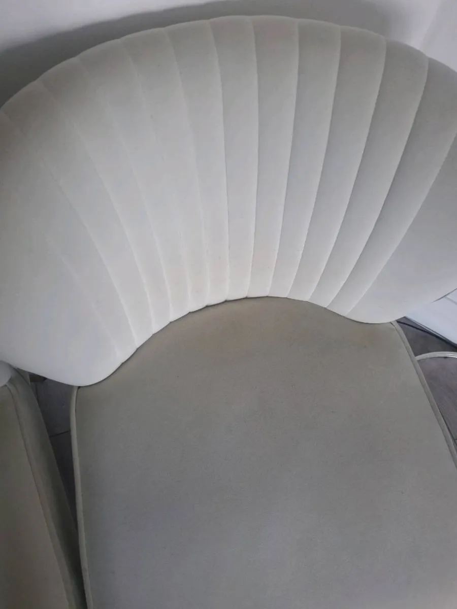 Modern chairs - Image 3