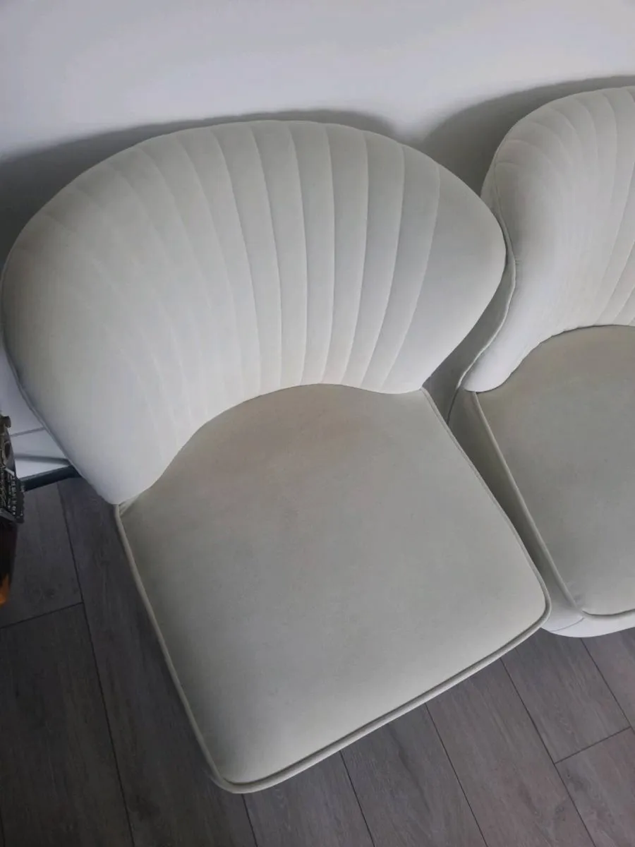 Modern chairs - Image 2