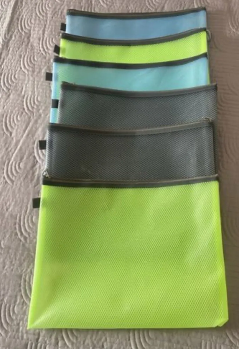Mesh multi-coloured zip folders