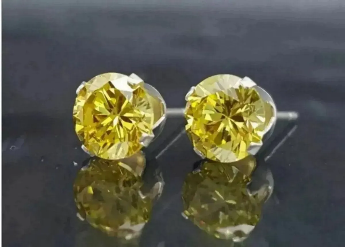 Vintage Gold 'Champagne Sapphire' Solitaires - Image 4