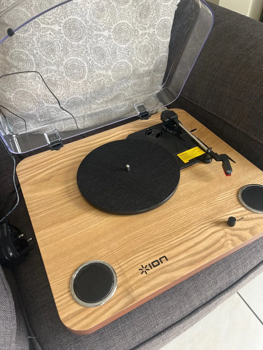 Record player - Image 1