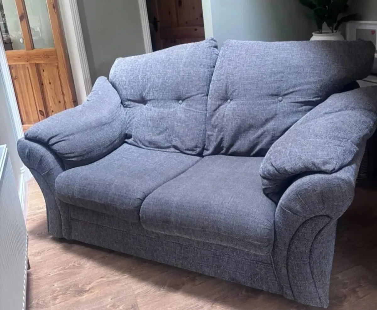 2 seater couch €160