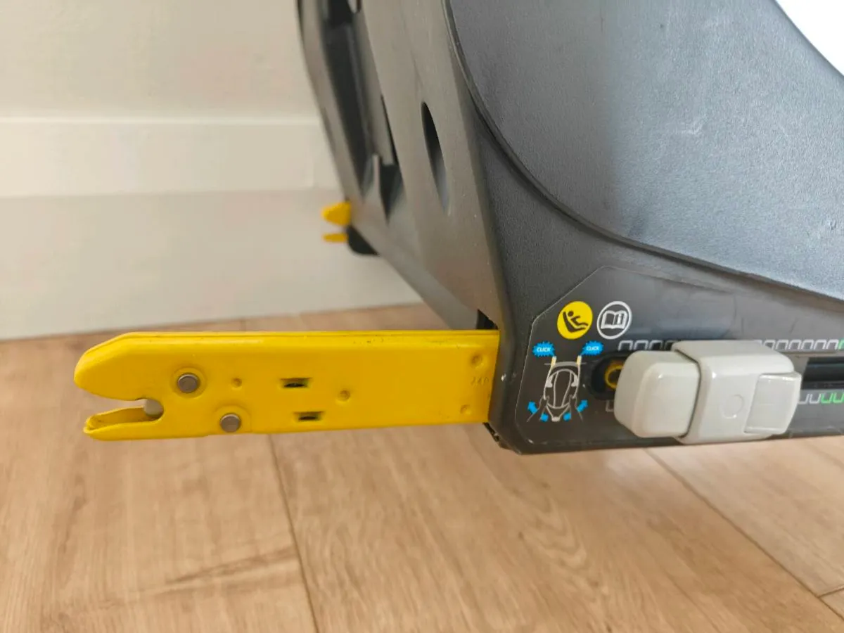Maxi Cosi Pebble360 with Isofix Base - Image 3