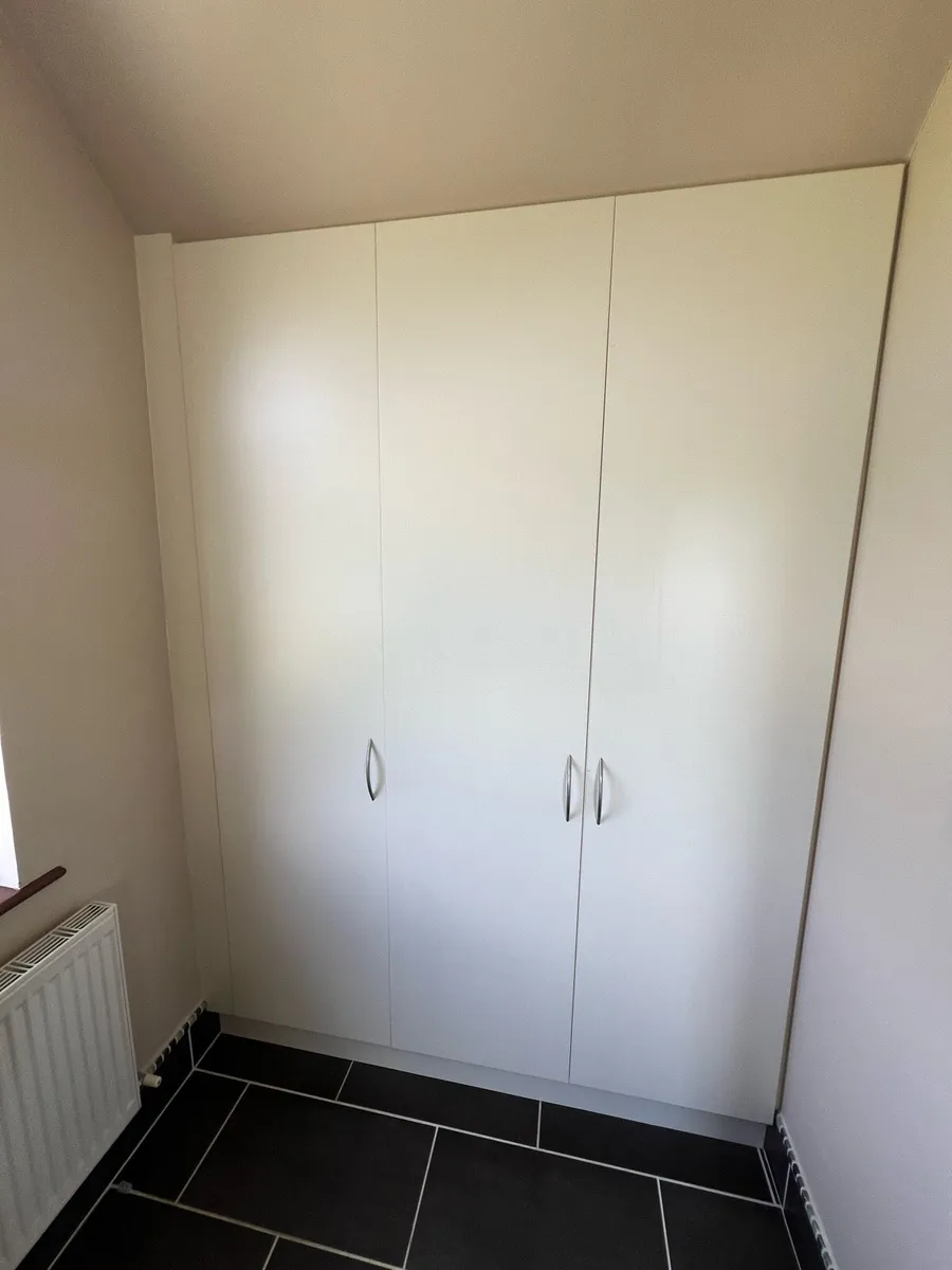 Built in wardrobes - Image 1