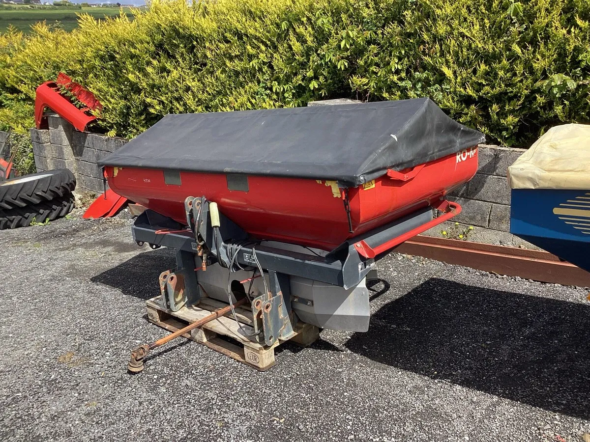 6. FERT SPREADERS €1000  €2400  SEE PICTURES - Image 4