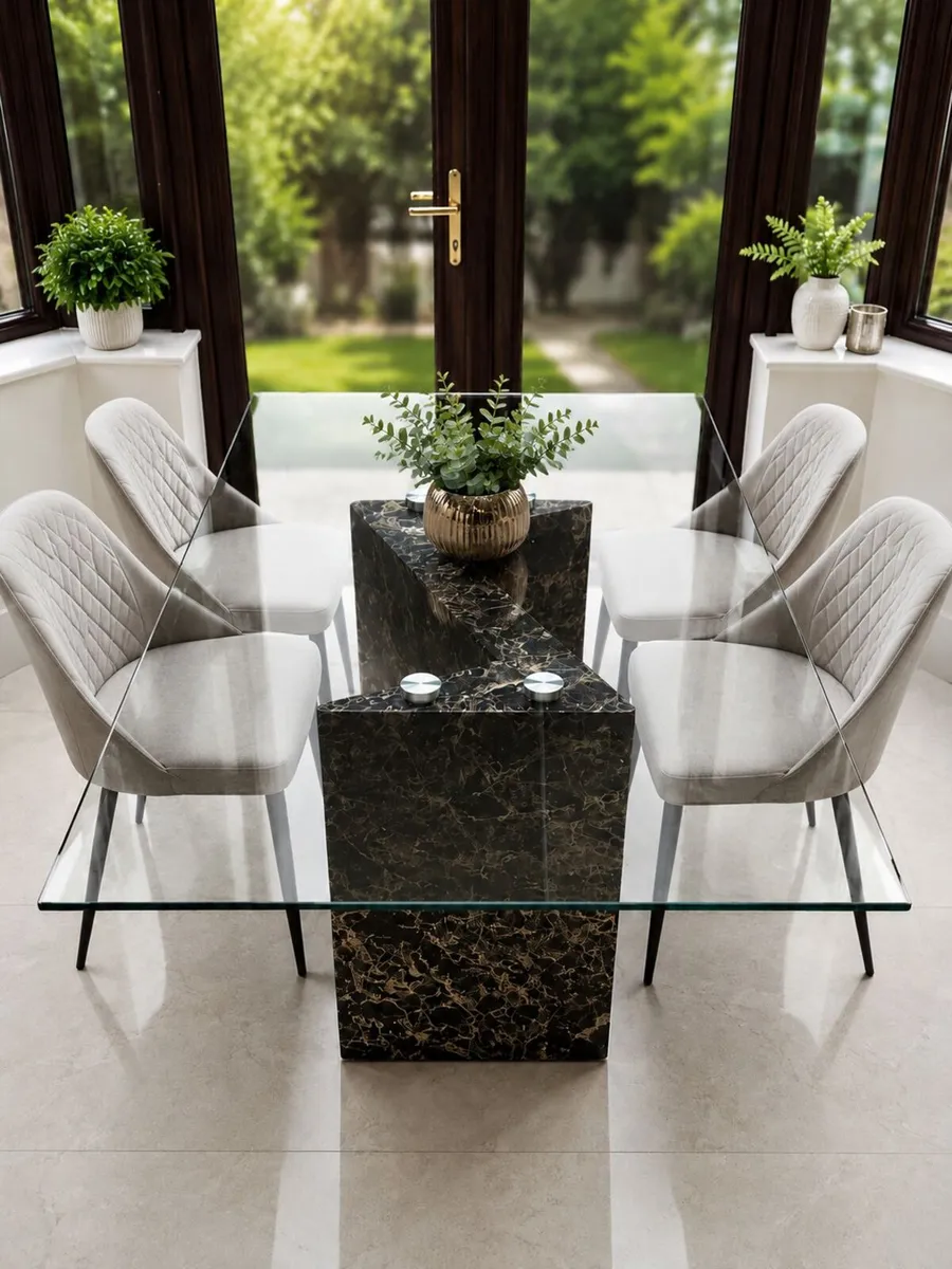 Dining table - Image 1