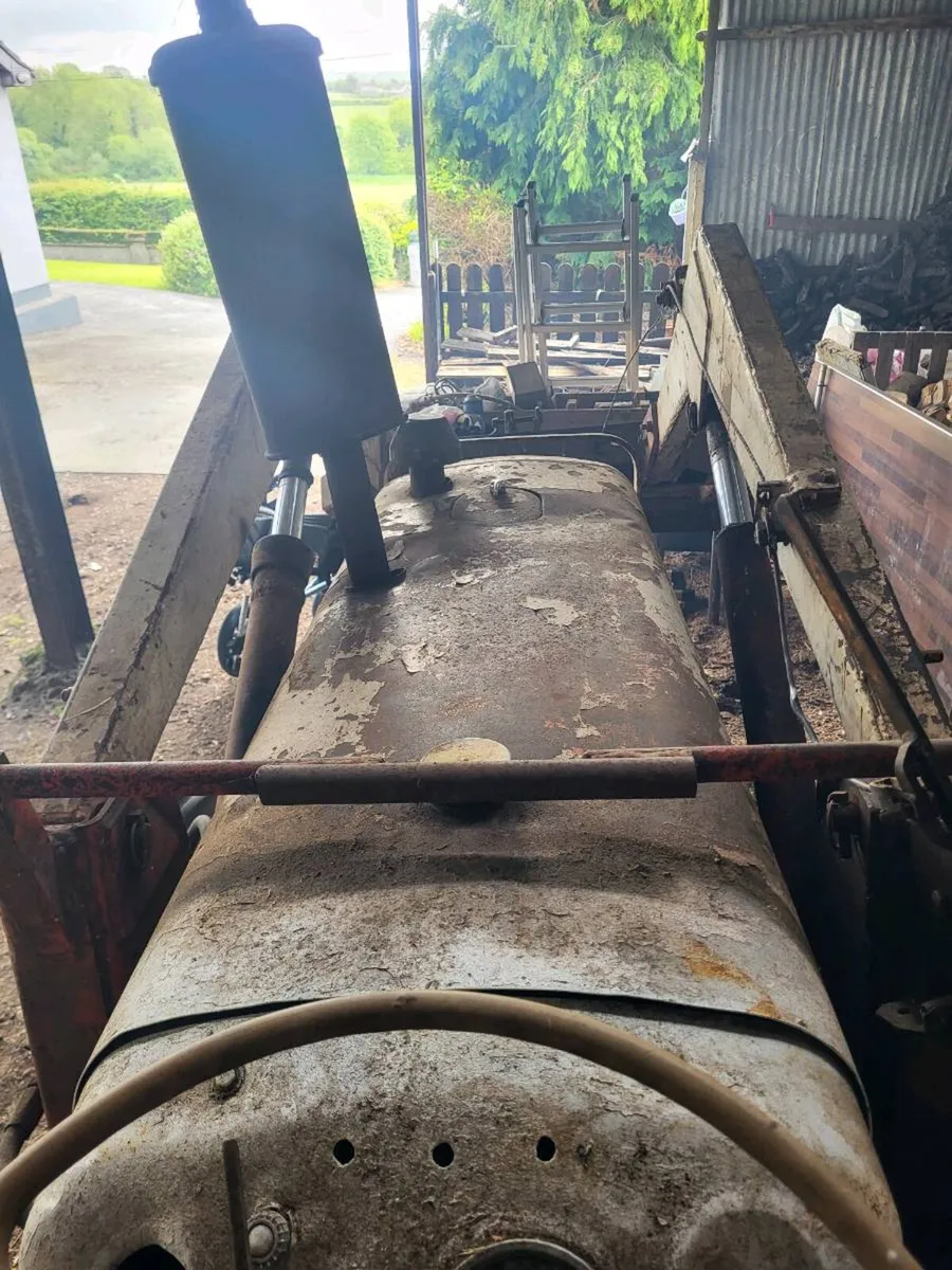 David brown 885 with loader - Image 4