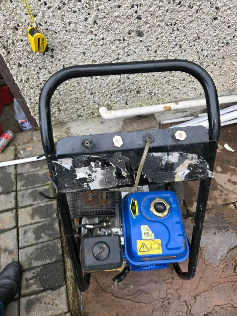 Petrol pressure washer - Image 1