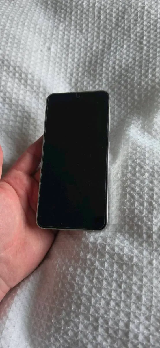 Samsung s24 - Image 1