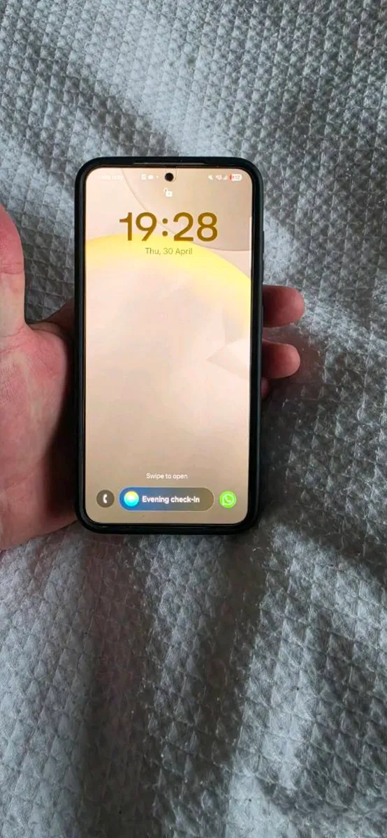 Samsung s24 - Image 2