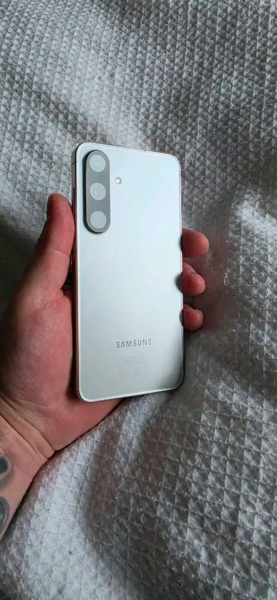 Samsung s24 - Image 3