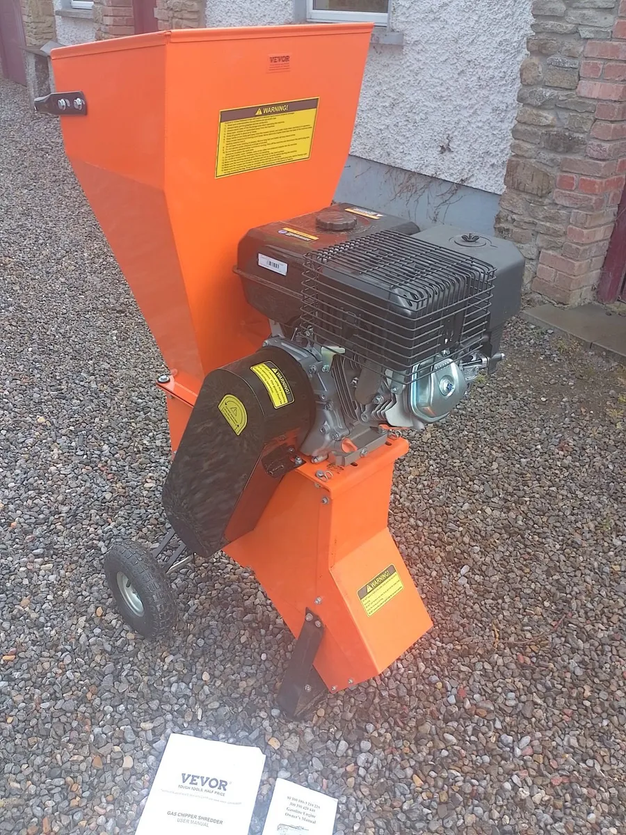 Wood Chipper Shredder Mulcher Heavy Duty Petrol - Image 1