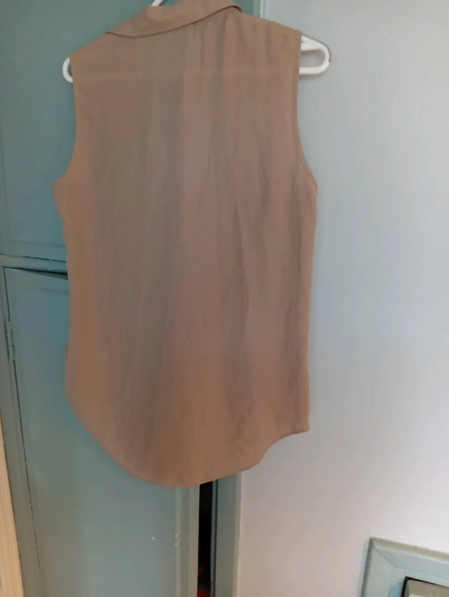 Ladies new top size 8 - Image 2