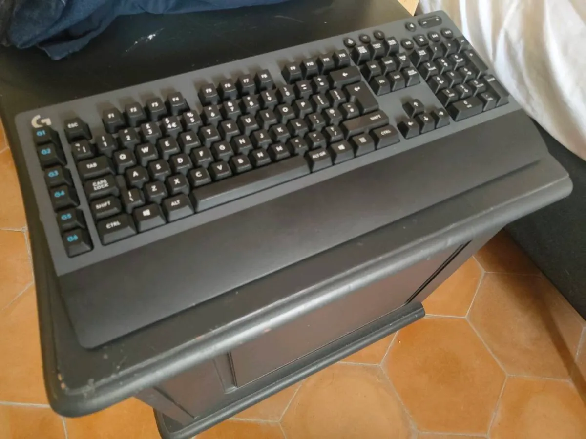 Logitech Wireless Keyboard  Full Size  Reliable