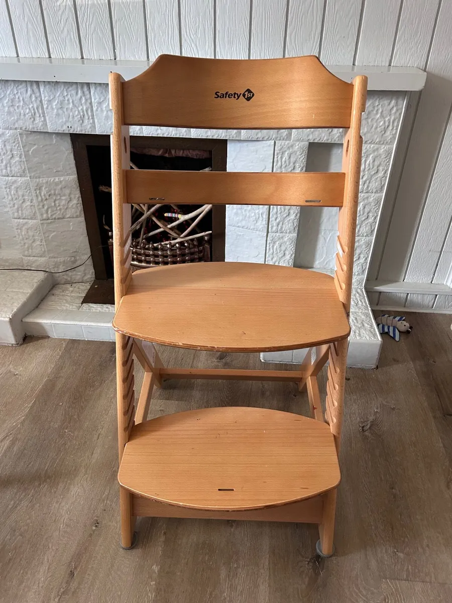 Wooden high chair - Image 2