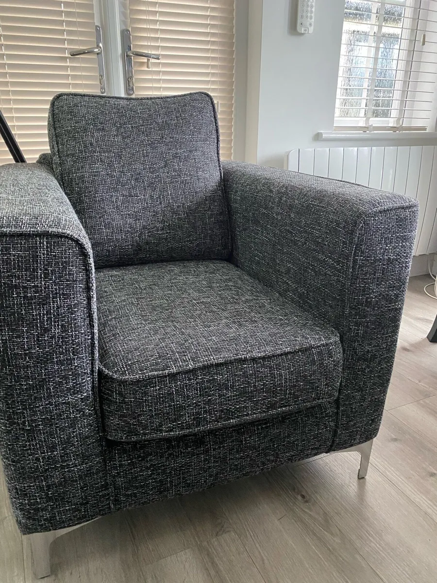Stylish comfortable armchair - Image 1