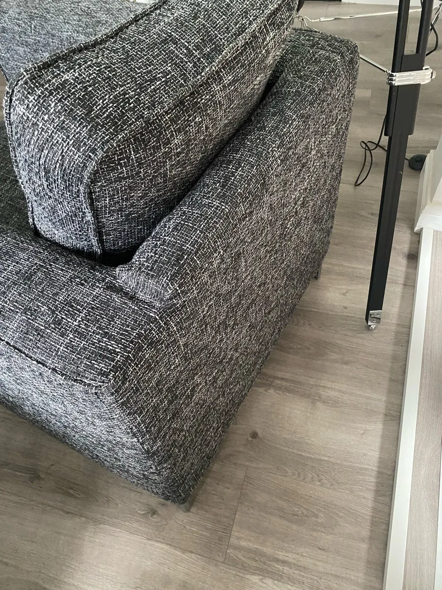 Stylish comfortable armchair - Image 3