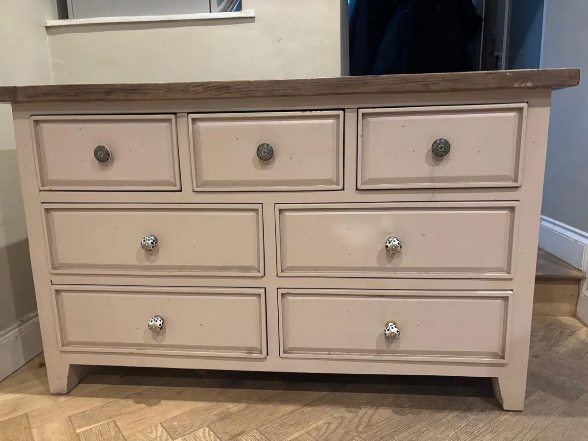 Chest of drawers