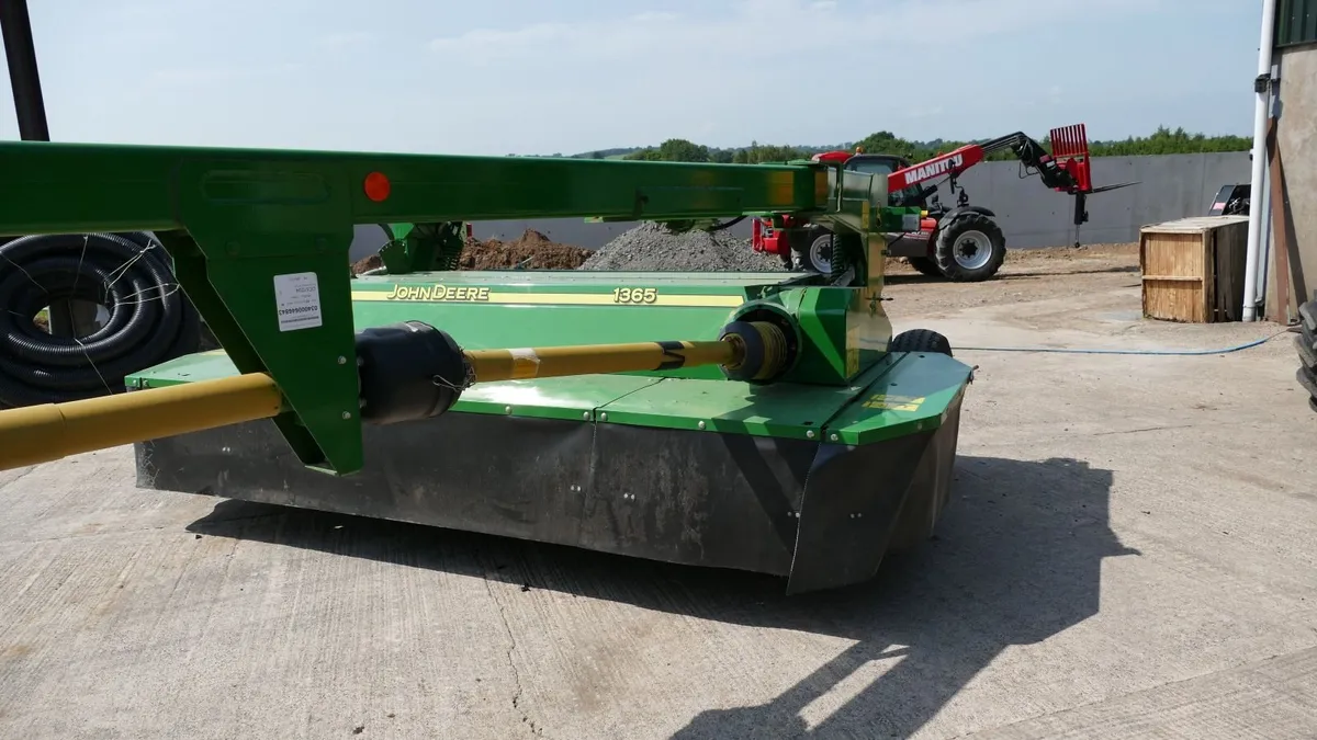 2019 John Deere 1365 mower - Image 3