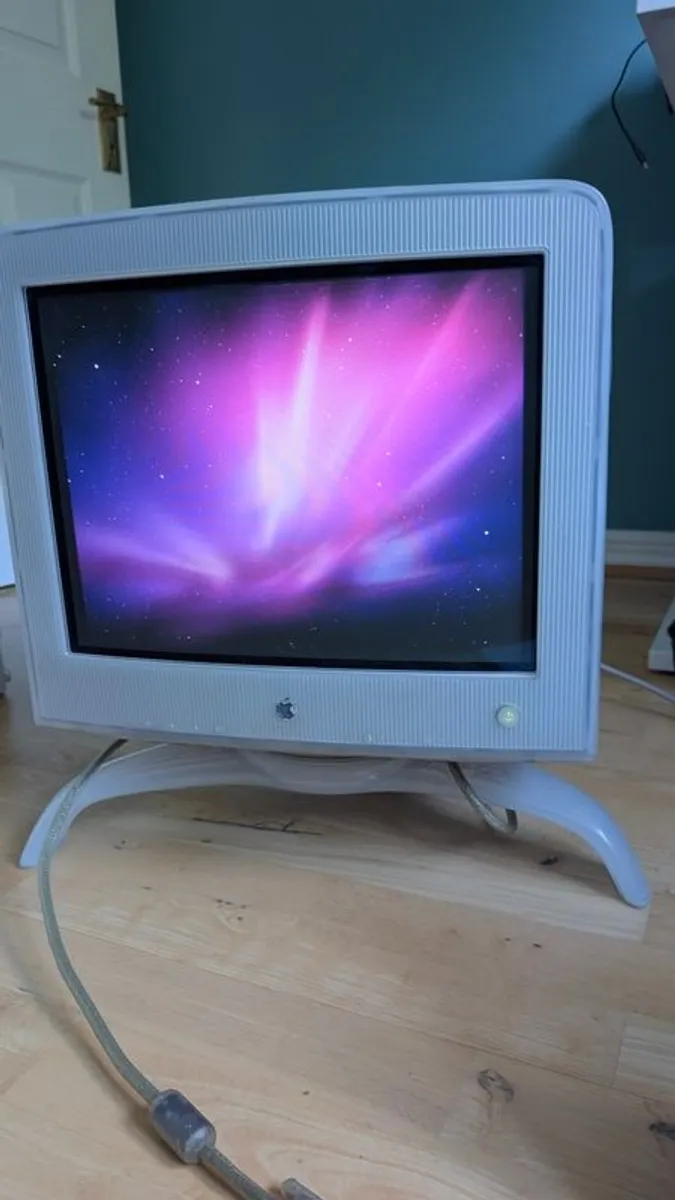 Vintage 17" Apple Studio Display CRT (Working) - Model M6496 - Image 2