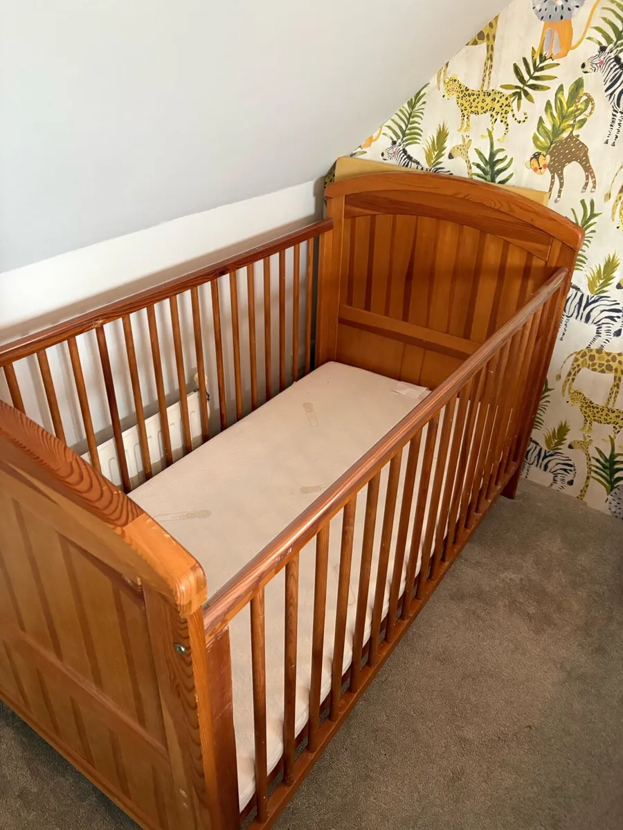 Stokke Baby chair + cot - Image 3
